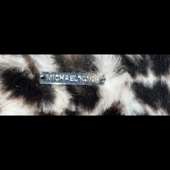 Michael Kors faux fur and knit scarf - Picture 3 of 3